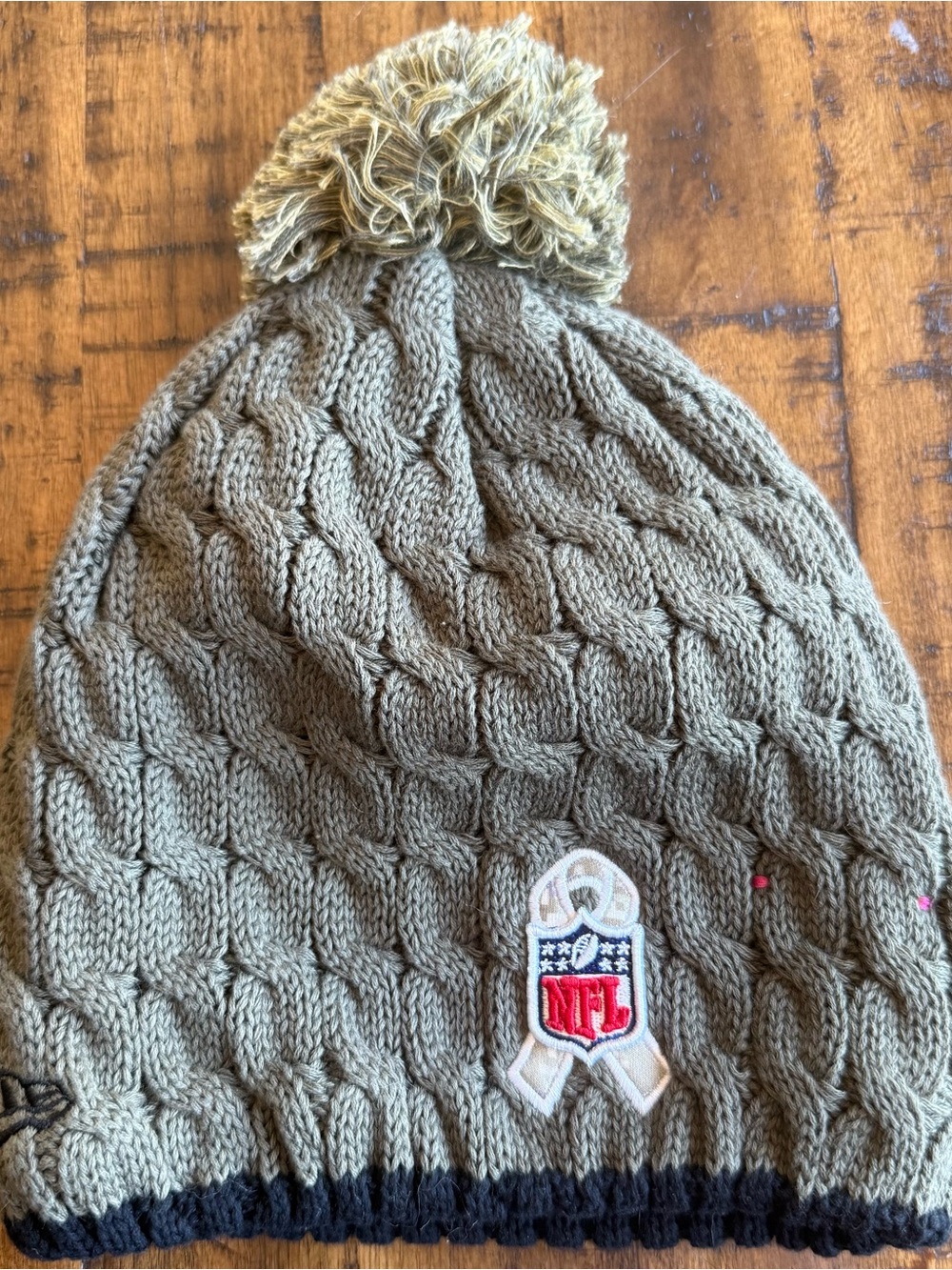New Era Women’s New Orleans Saints Salute To Service Knit Beanie